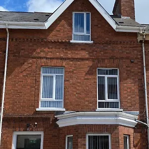 Privatunterkunft Roskeen Townhouse 